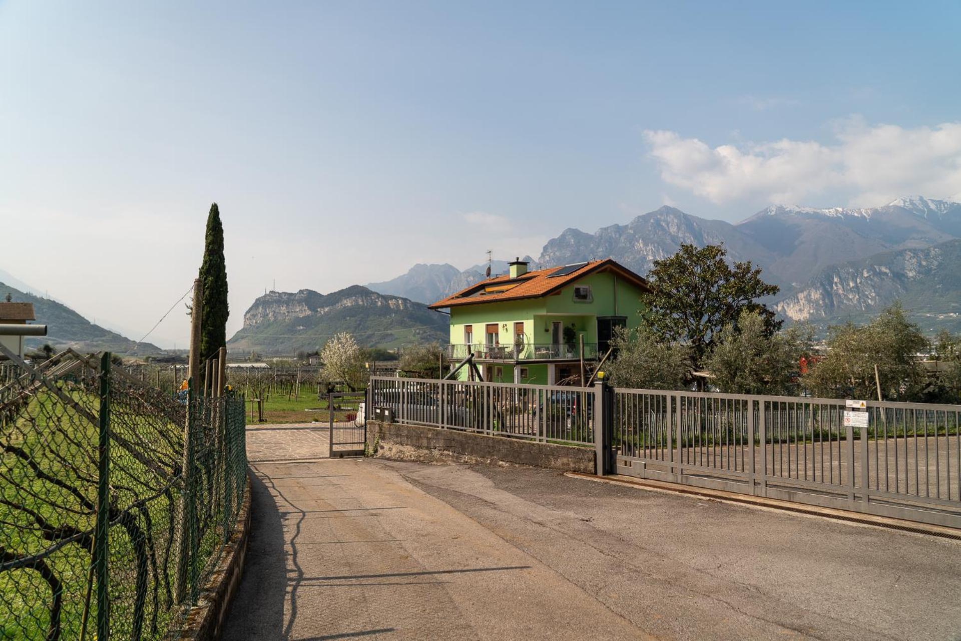 La Casa Nel Verde Arco Bagian luar foto