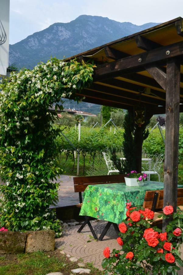 La Casa Nel Verde Arco Bagian luar foto